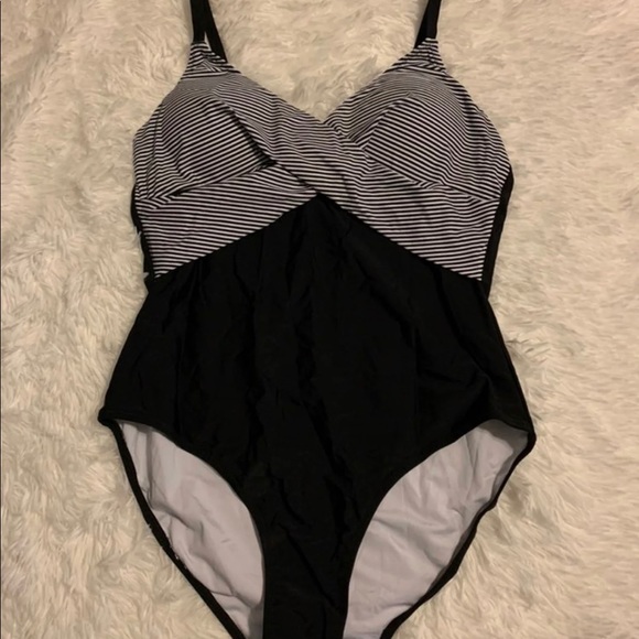 B2prity Women's One Piece Swimsuits Front Cross - Picture 1 of 2